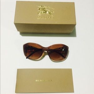 Burberry Gabardine Sunglasses Lace Collection